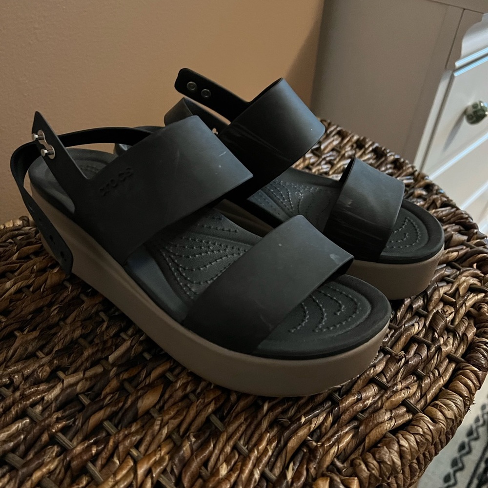 Crocs platform sandals Black and Tan